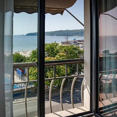 Panorama - Free Ev Charging Station 4* Varna